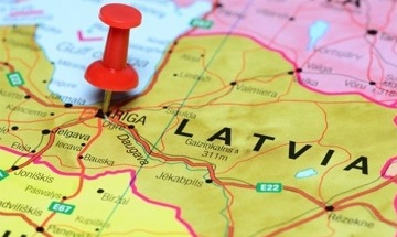 Латвийский банкир назвал русский – языком дикарей