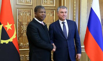 Синхронный перевод на выступлении президента Анголы в Москве
